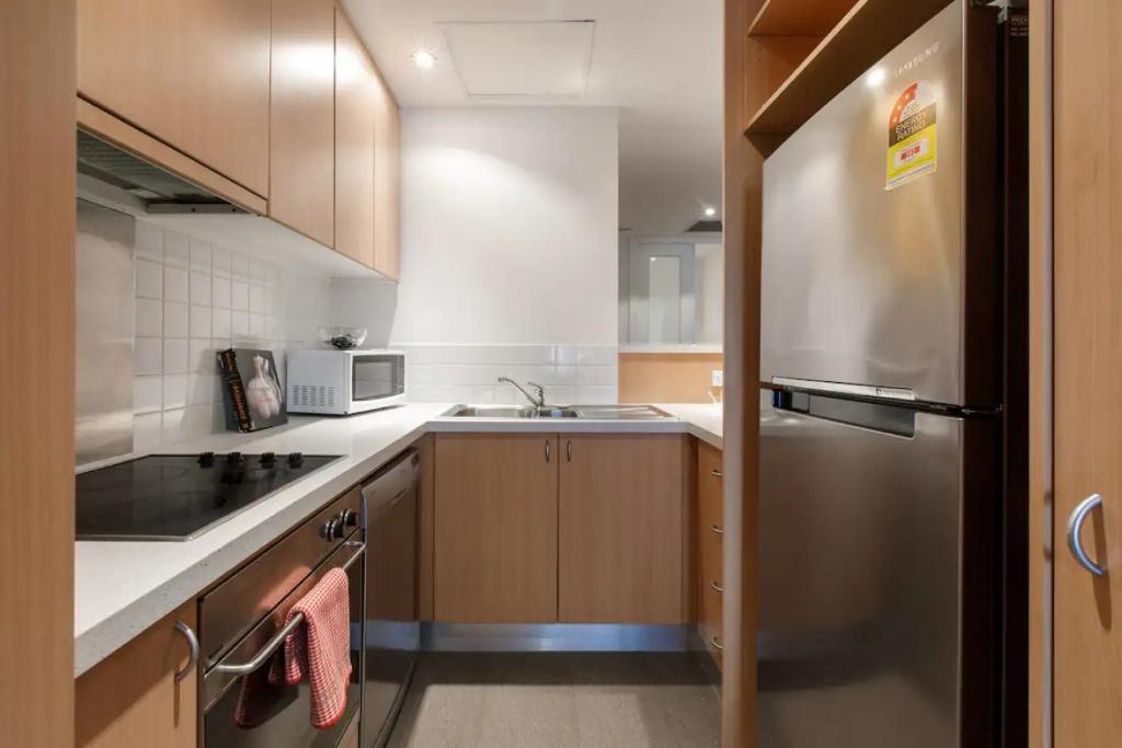 Η κουζίνα ή μικρή κουζίνα στο Two Bedroom Treasure on William - Sleeps 4