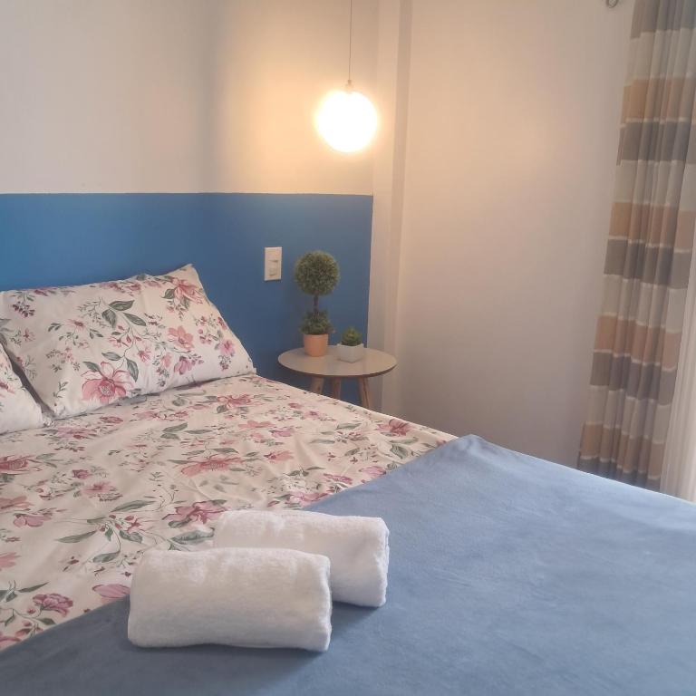 Postel nebo postele na pokoji v ubytování Casa Rosa Suítes 5 min de caminhada da PRAIA DA PONTA NGRA