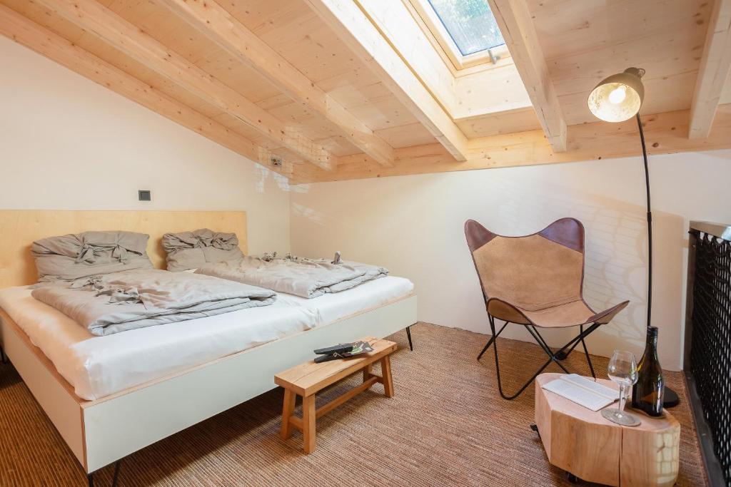Postel nebo postele na pokoji v ubytování Saarschleifenlodge