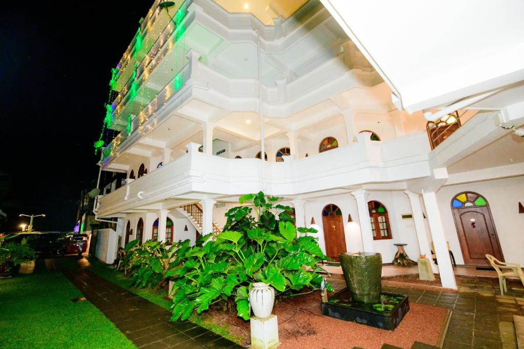 Zahrada ubytování Royal Beach Hotel & Restaurant
