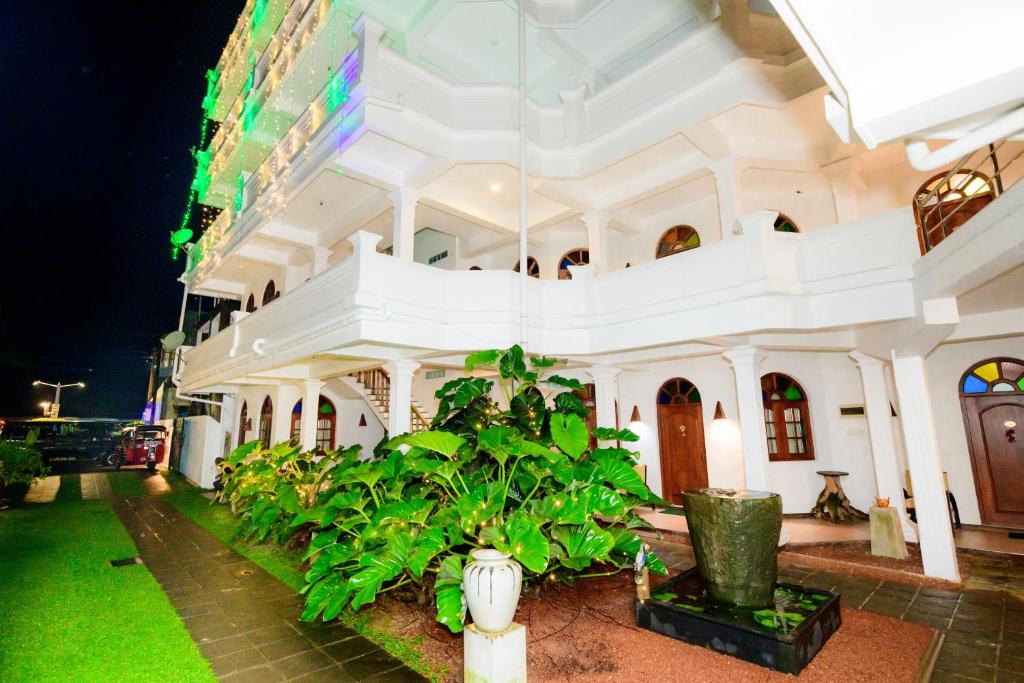 Zahrada ubytování Royal Beach Hotel & Restaurant
