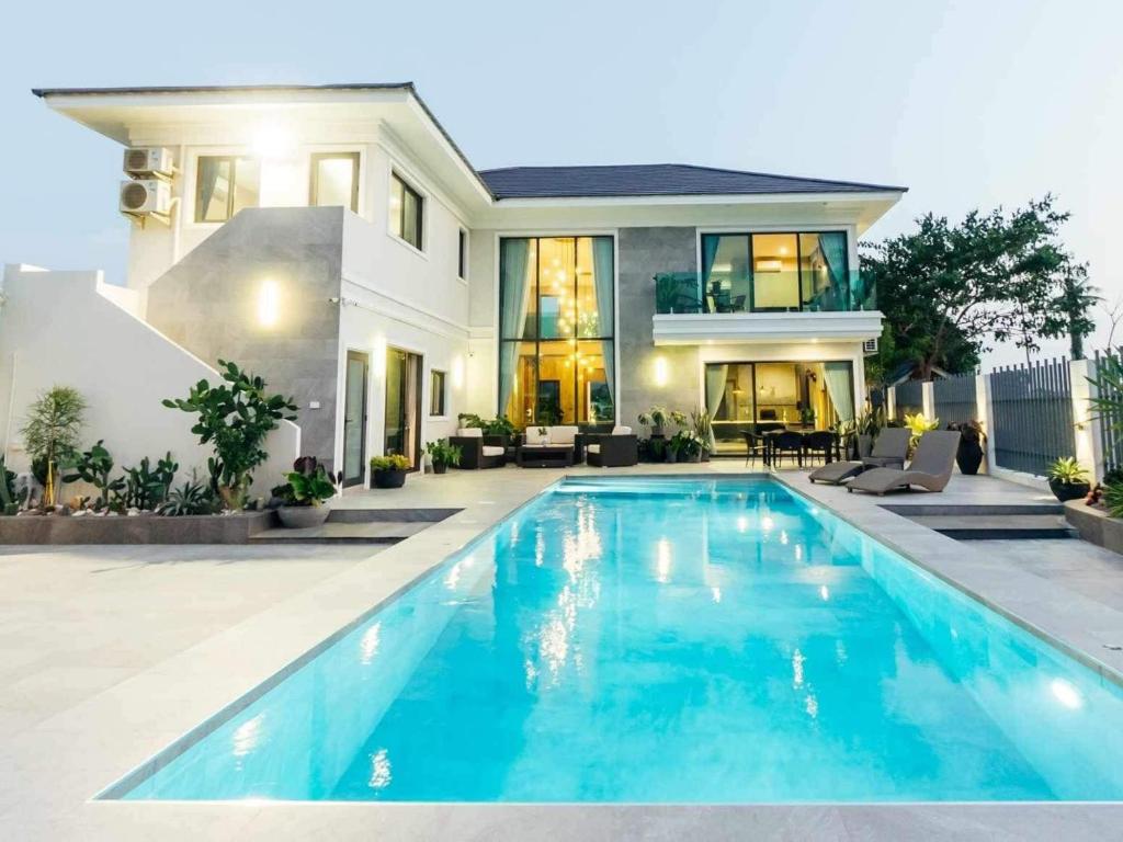5-Bedroom Luxurious 5-Star Villa with Private Pool, Hua Hin (updated prices  2026)