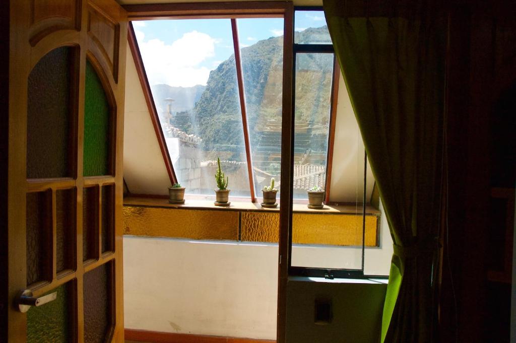 Nespecifikovaný výhled na hory nebo výhled na hory při pohledu z hotelu