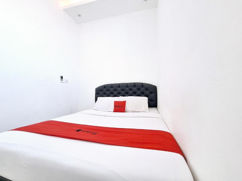 RedDoorz near Stasiun Kediri - Camera Doppia Standard