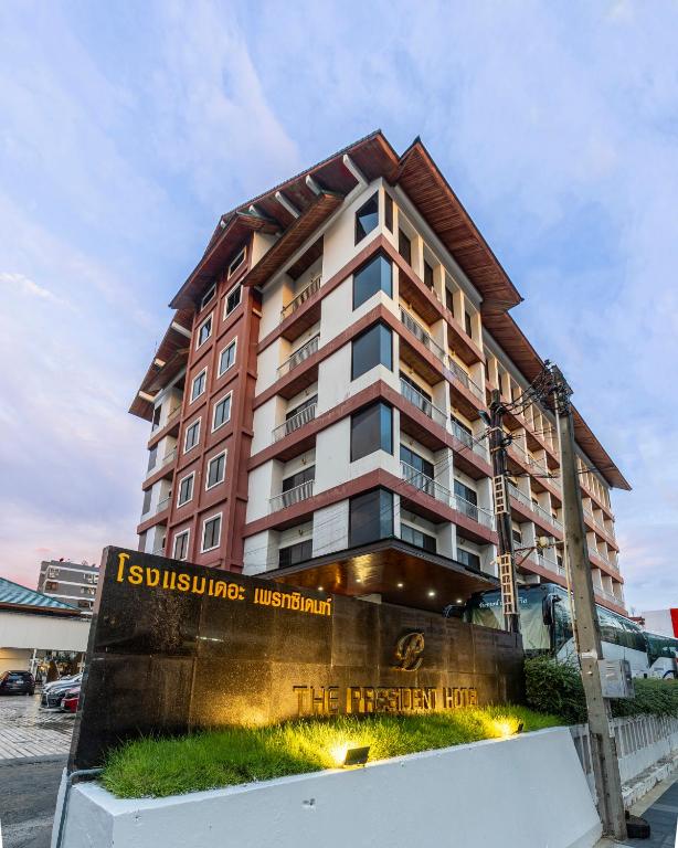 The President Hotel at Chokchai 4 - Resim 1