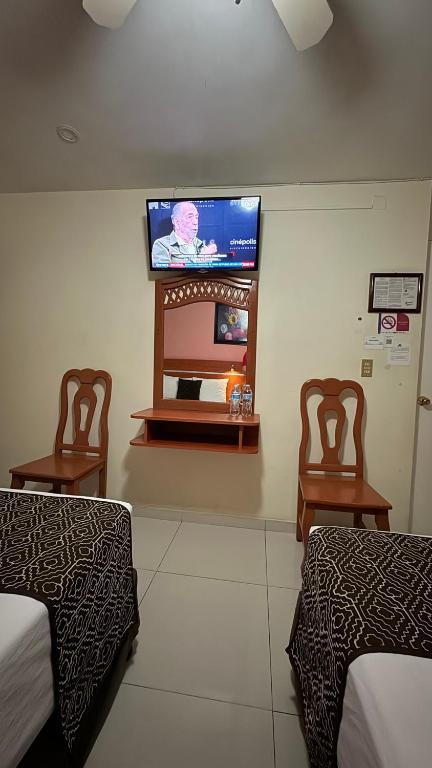 TV a/nebo společenská místnost v ubytování Hotel Ana Isabel