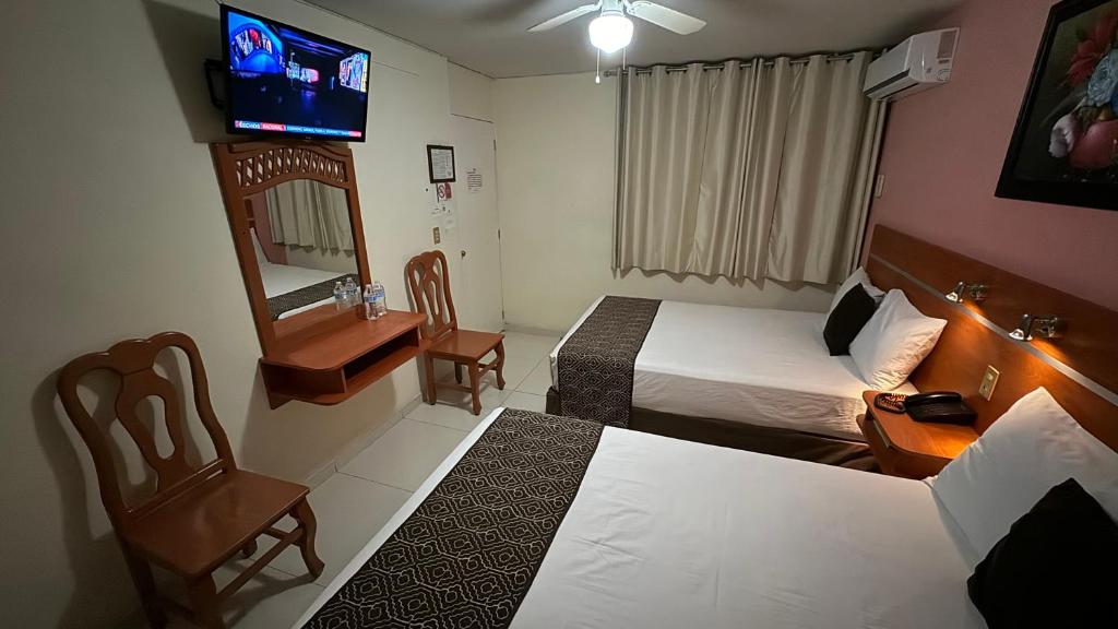 Postel nebo postele na pokoji v ubytování Hotel Ana Isabel
