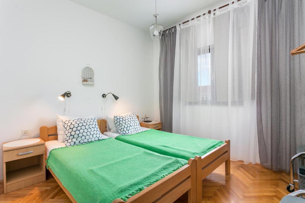 Postel nebo postele na pokoji v ubytování Apartments with a parking space Sutivan, Brac - 744