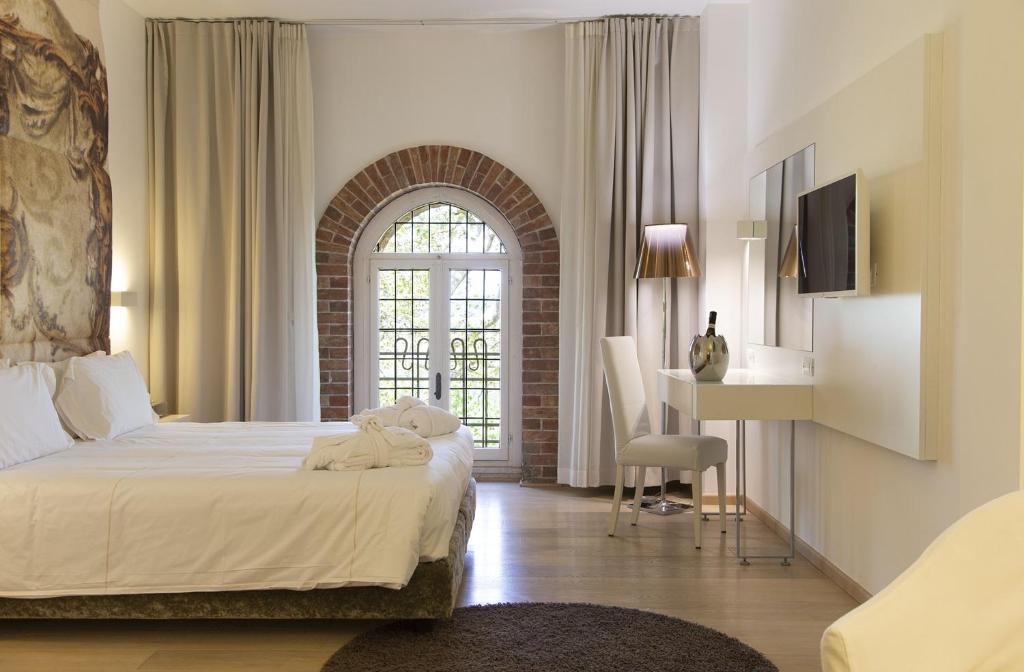 Giường trong phòng chung tại Hotel Castello di Santa Vittoria