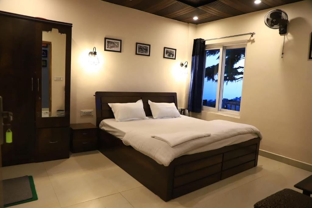 Postel nebo postele na pokoji v ubytování Himalayan view stay - Pahado wala ghar