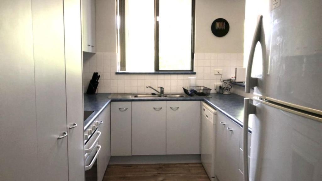 Kuchyň nebo kuchyňský kout v ubytování Salt Spray Unit 3