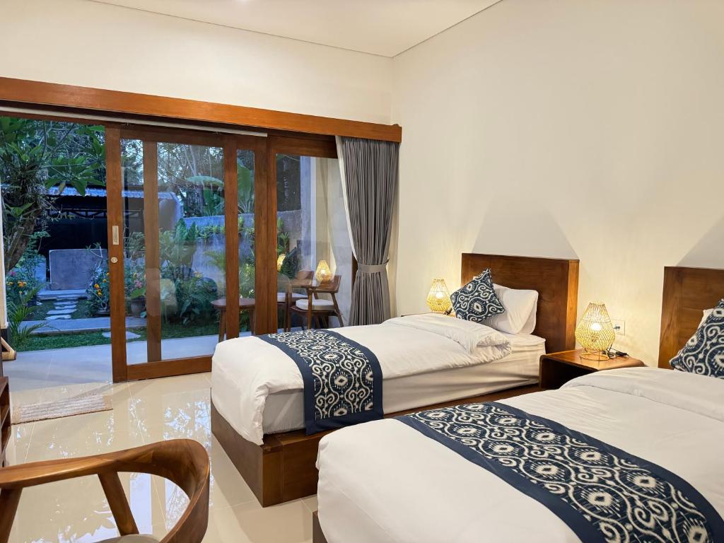 Postel nebo postele na pokoji v ubytování Puri Teduh Guesthouse Ubud