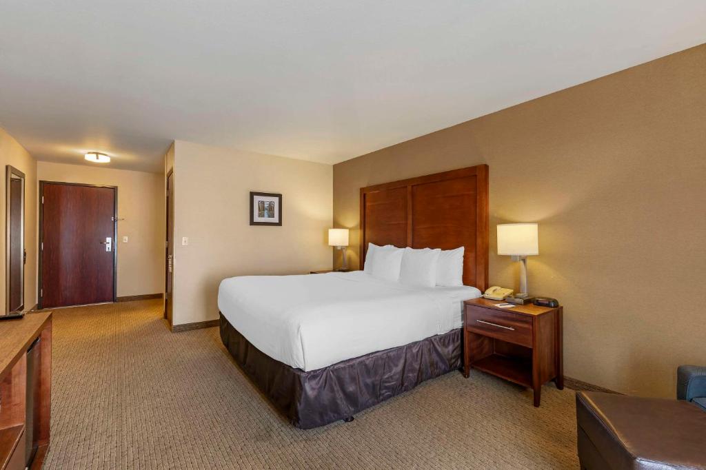 Comfort Inn & Suites Gillette near Campbell Medical Center photo