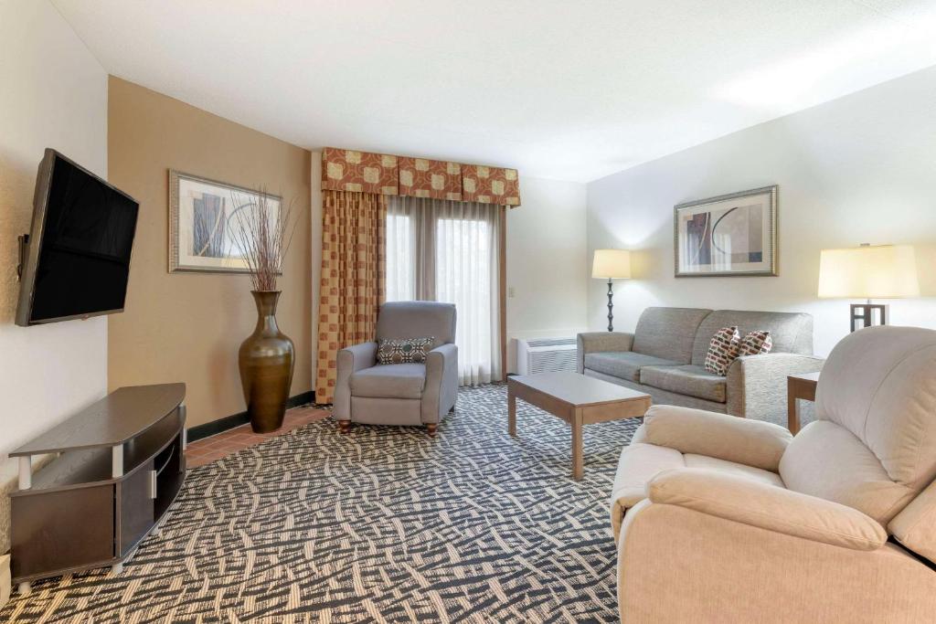 Quality Inn & Suites Mayo Clinic Area, Rochester (updated prices 2025)