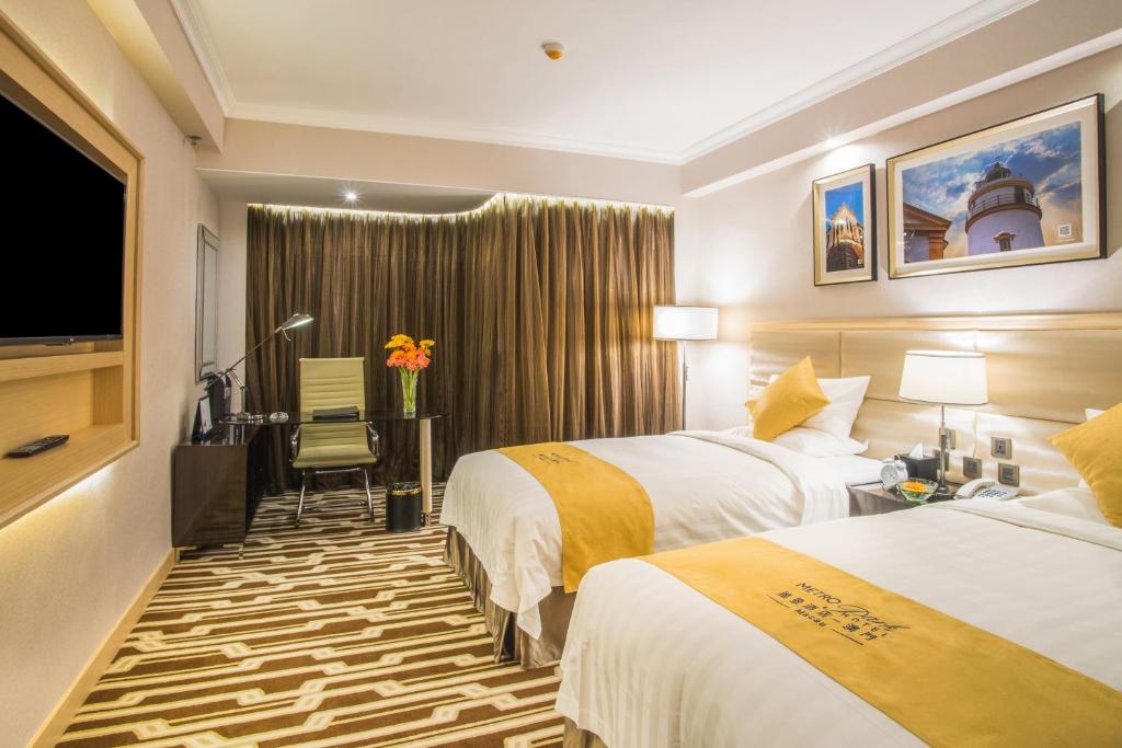 Postel nebo postele na pokoji v ubytování Metropark Hotel Macau