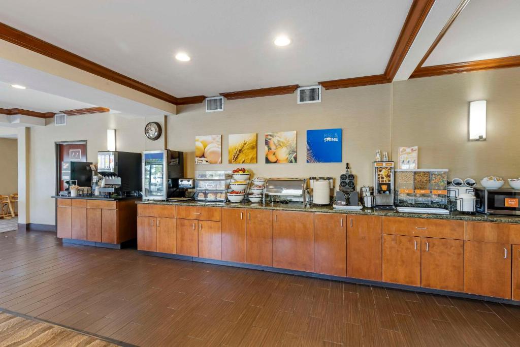 Comfort Inn & Suites Gillette near Campbell Medical Center photo