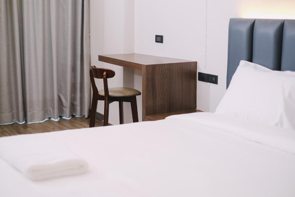 Postel nebo postele na pokoji v ubytování Raya Hotel Krabi