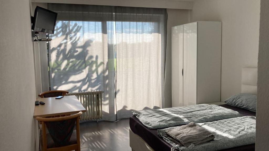 Pension Highway 3 - Bielefeld Paderborner Straße 290 - Family Room With Balcony