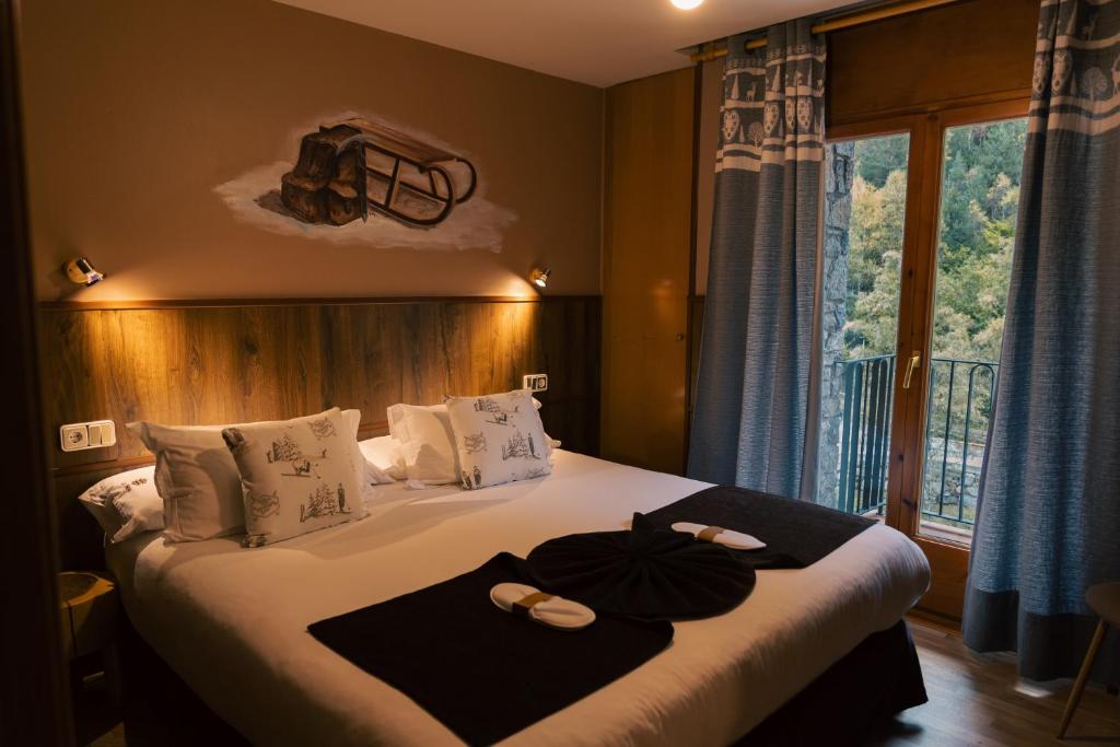 Postel nebo postele na pokoji v ubytování Apartaments La Neu