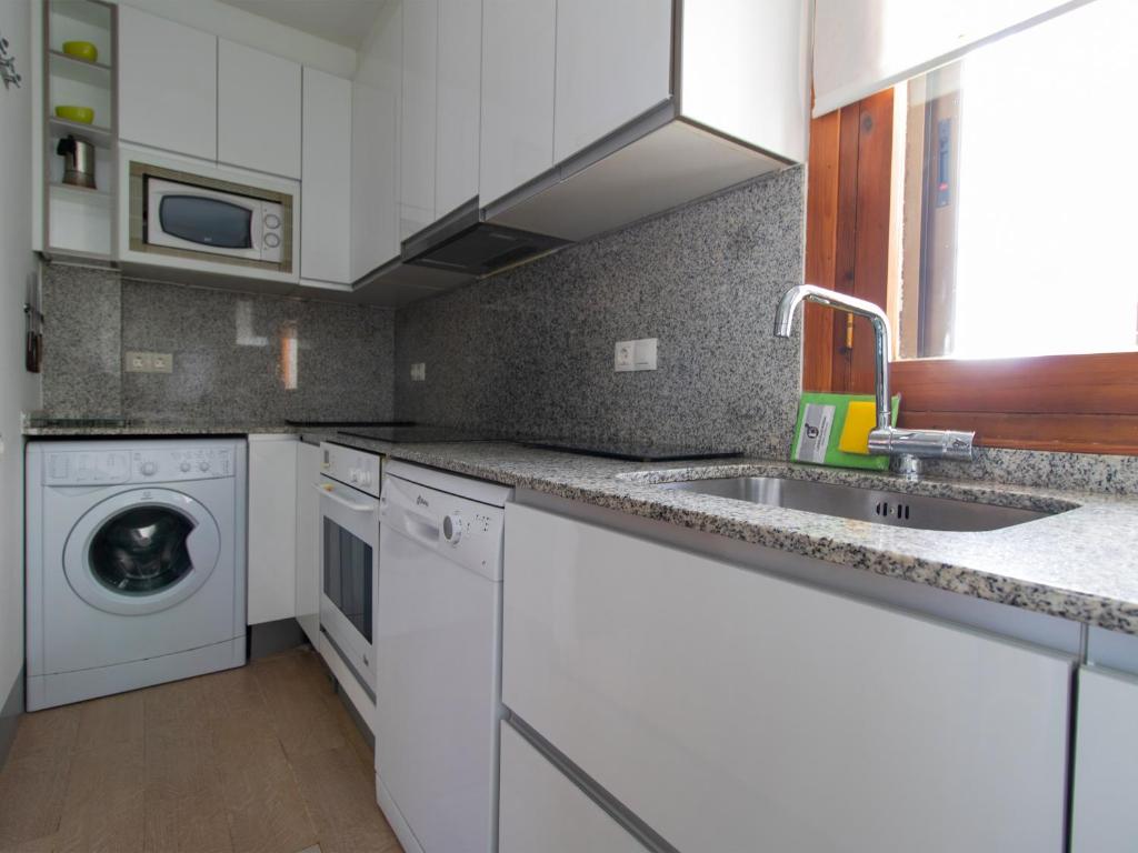 Kuchyň nebo kuchyňský kout v ubytování Apartamentos 3000 Formigal
