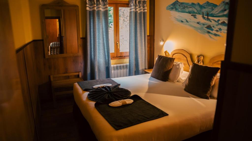 Postel nebo postele na pokoji v ubytování Apartaments La Neu