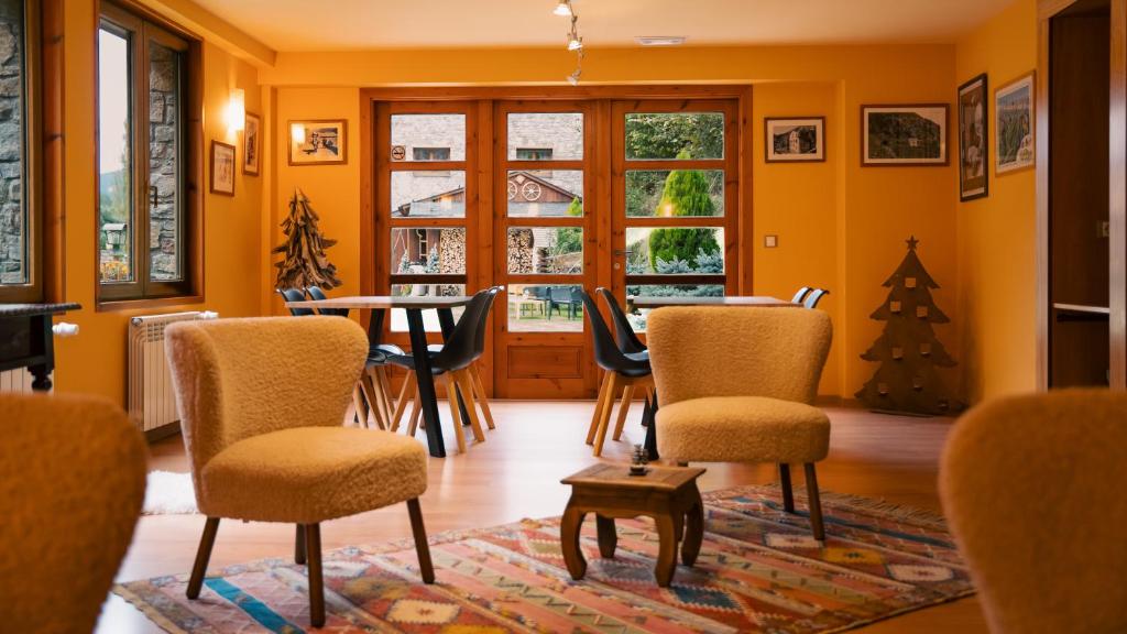 Posezení v ubytování Apartaments La Neu