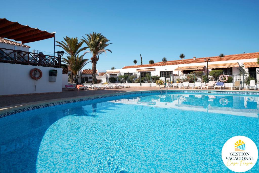 Bazén v ubytovaní Marina Primavera Heated Pool Free Wifi alebo v jeho blízkosti