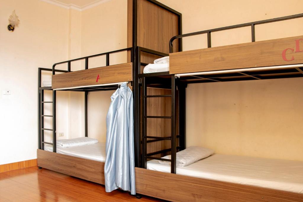 Postel nebo postele na pokoji v ubytování HomeTown Cha Hotel