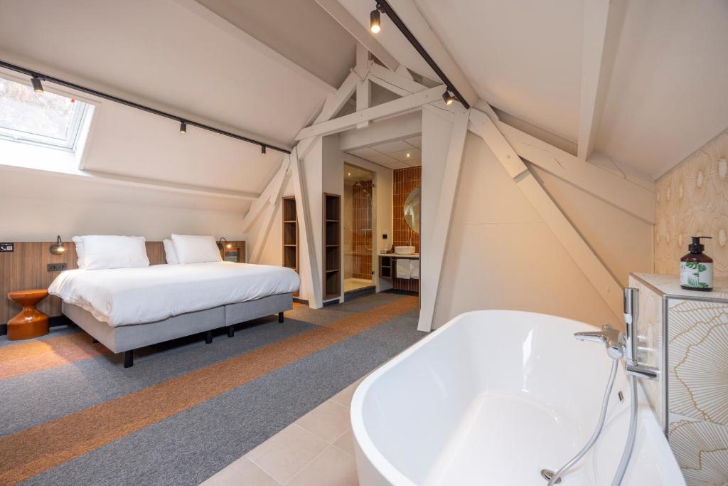 Postel nebo postele na pokoji v ubytování Fletcher Boutique Hotel De Mallejan
