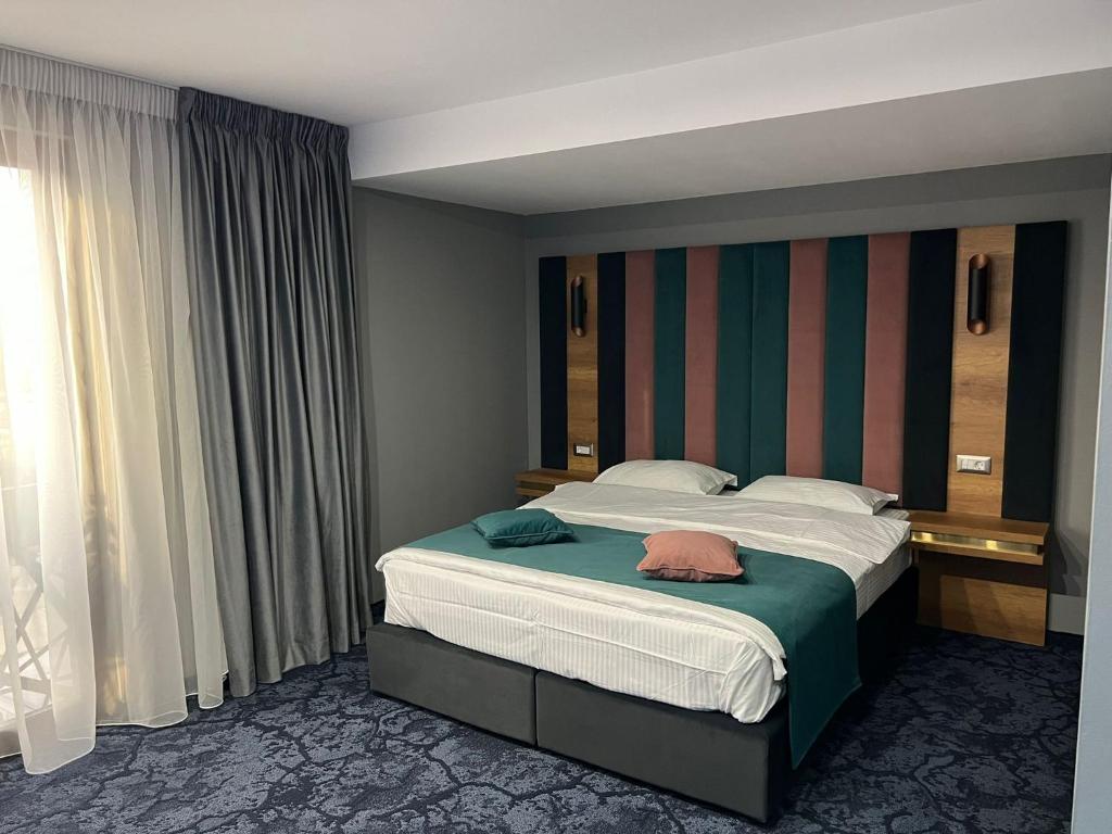 Postel nebo postele na pokoji v ubytování Hotel Yarus
