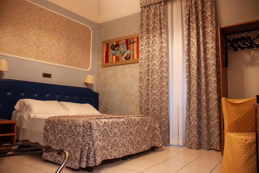 Postel nebo postele na pokoji v ubytování Hotel Assisi