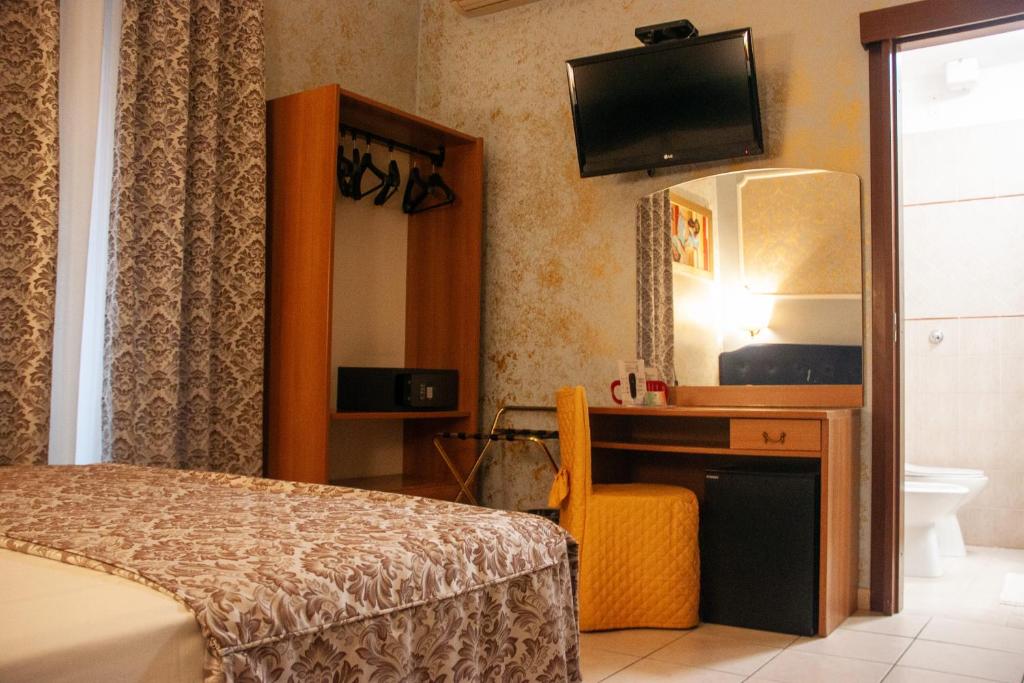 TV a/nebo společenská místnost v ubytování Hotel Assisi