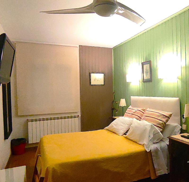 Postel nebo postele na pokoji v ubytování Hostal Martin - Sanabria