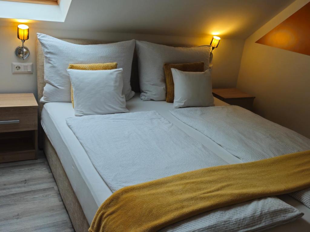 Voodi või voodid majutusasutuse Éva Apartman toas