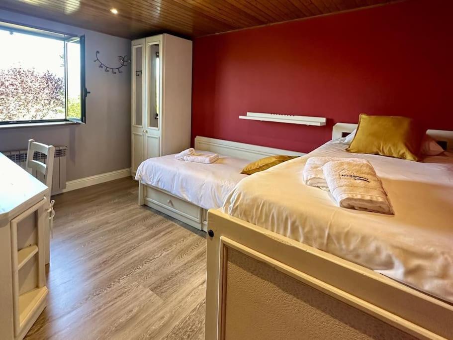 Postel nebo postele na pokoji v ubytování Mas Can Serra, casa a Queixans