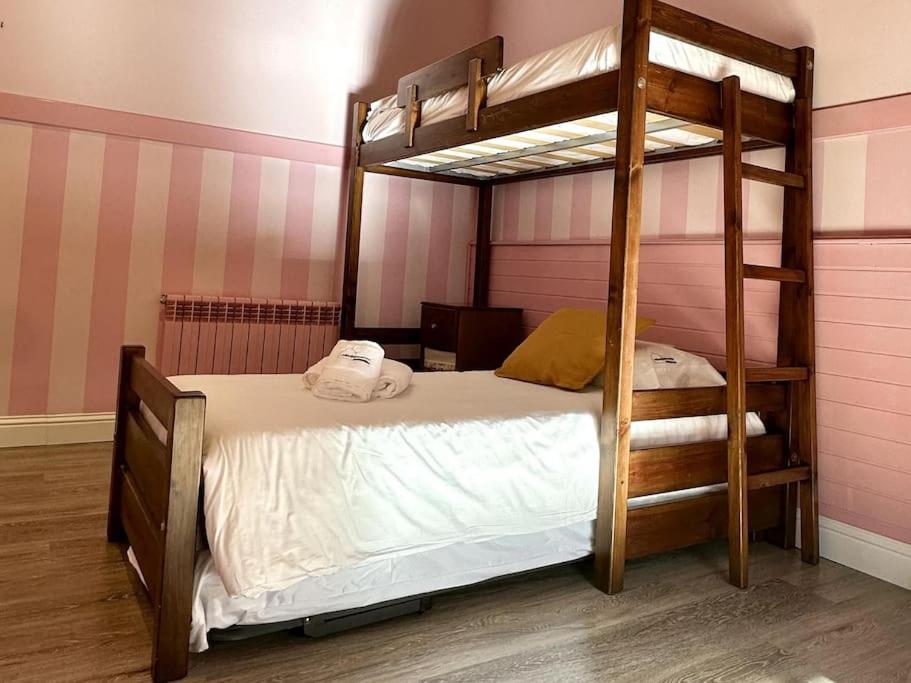 Postel nebo postele na pokoji v ubytování Mas Can Serra, casa a Queixans