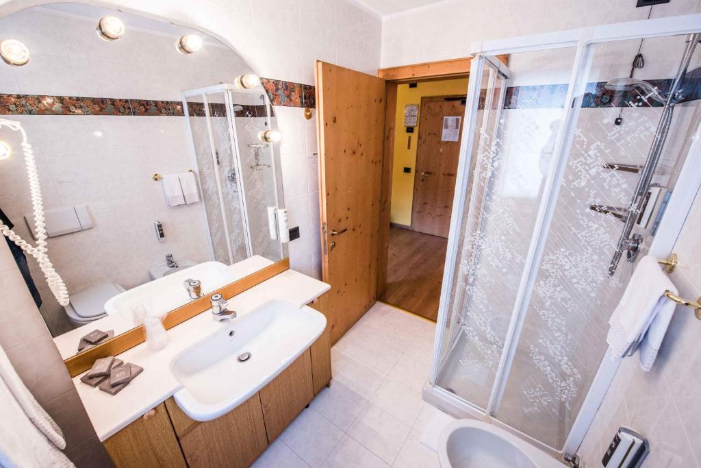 A bathroom at Hotel Angelica
