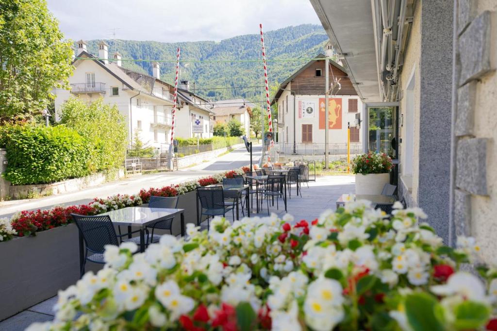 Nespecifikovaný výhled na hory nebo výhled na hory při pohledu z hotelu