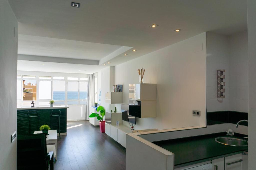Kuchyňa alebo kuchynka v ubytovaní Beach Apartment Guadalmar