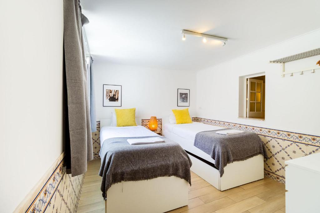 Postel nebo postele na pokoji v ubytování Diario de Noticias by Central Hill Apartments