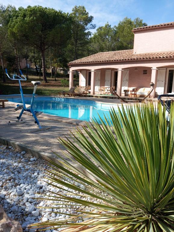 a swimming pool in front of a house at Le Mas Victoria - Chambres d'hôtes avec table d'hôtes-Parking privé ferme in Carcassonne