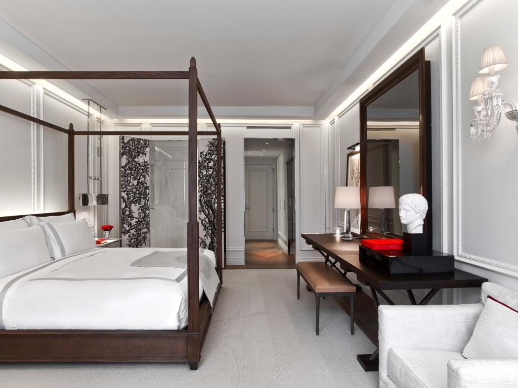 Postel nebo postele na pokoji v ubytování Baccarat Hotel and Residences New York