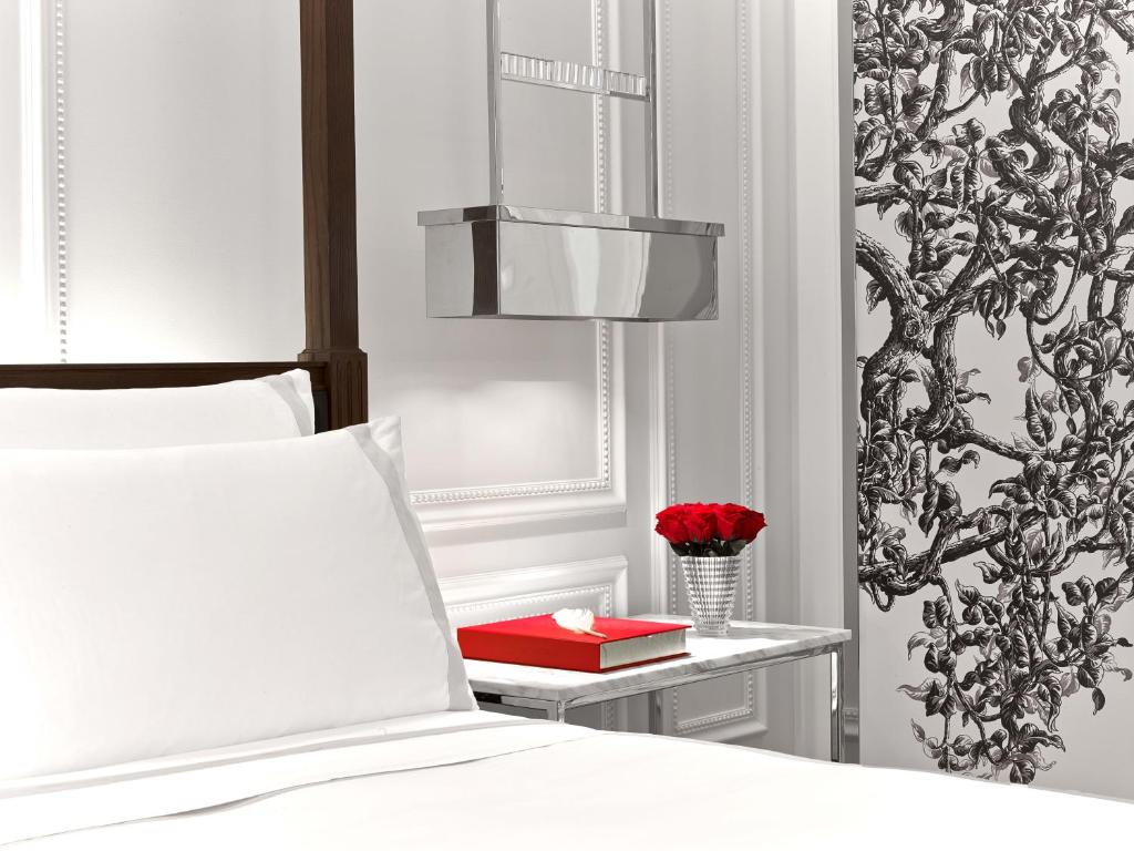 Postel nebo postele na pokoji v ubytování Baccarat Hotel and Residences New York