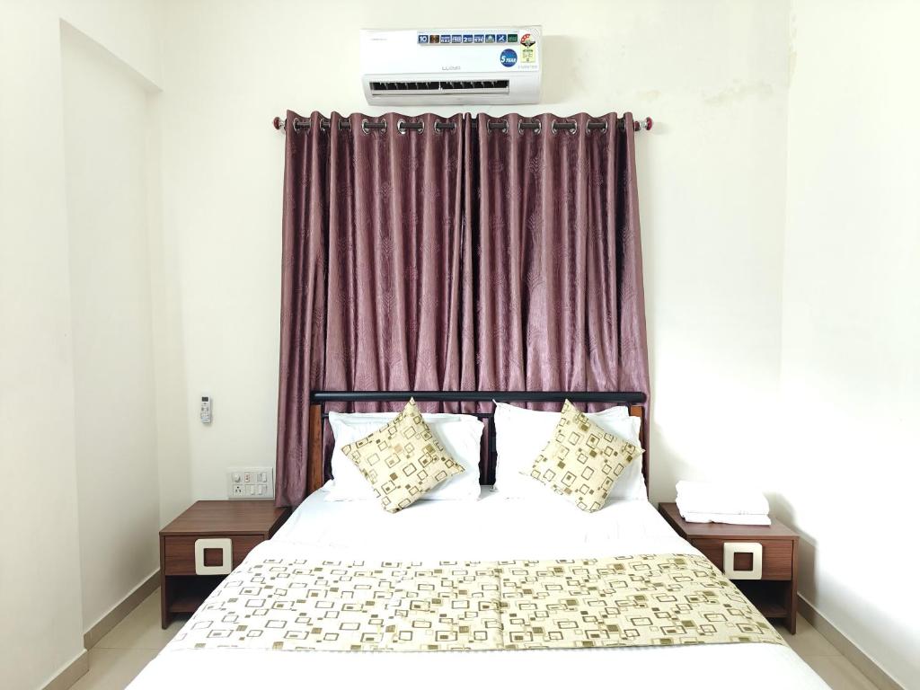 Postel nebo postele na pokoji v ubytování Chandralok Service Apartments