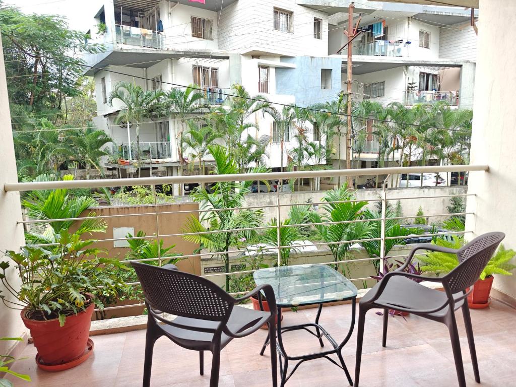 Balkón nebo terasa v ubytování Chandralok Service Apartments