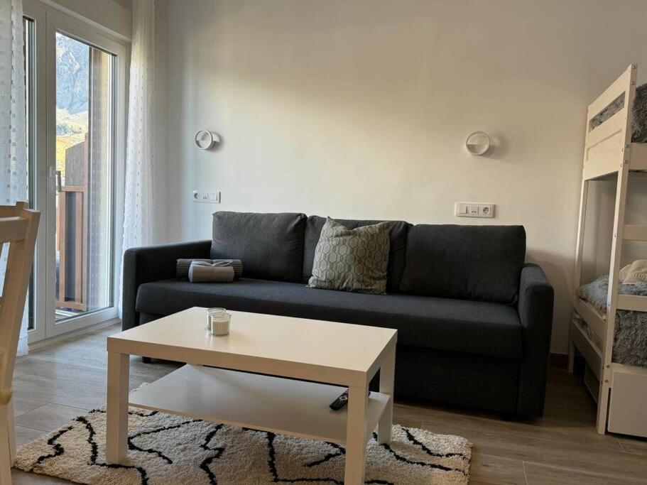 Posezení v ubytování Modern Loft in Pas de la Casa, wifi, ski