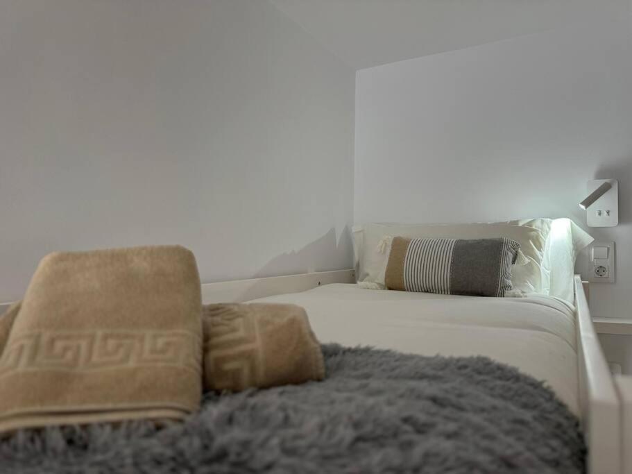 Postel nebo postele na pokoji v ubytování Modern Loft in Pas de la Casa, wifi, ski
