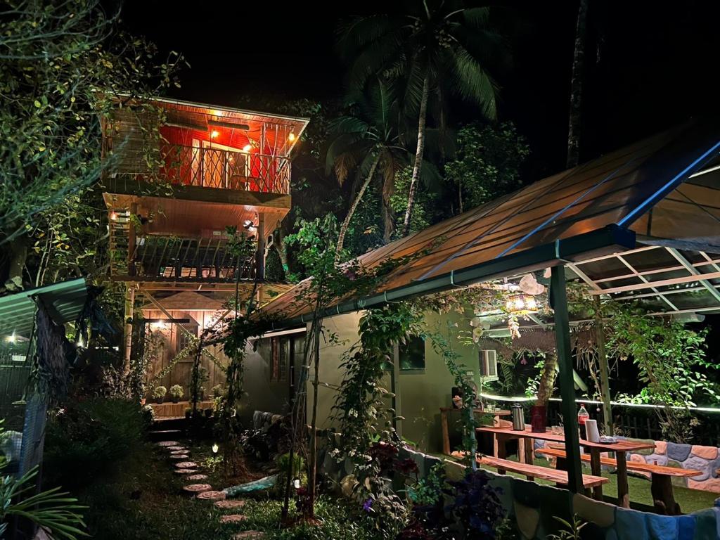 Taman di luar Ela Forest Stay