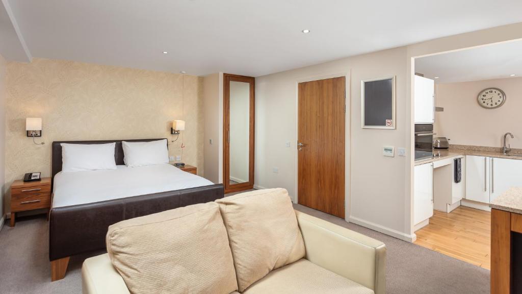 Kuchyň nebo kuchyňský kout v ubytování Staybridge Suites Newcastle by IHG