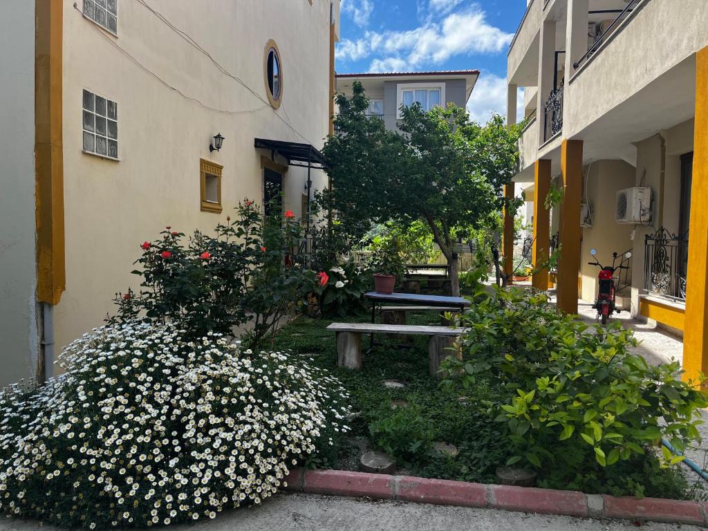Zahrada ubytování Grand Teoshan Otel ve Tatil Evleri